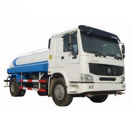 LHD, das spezieller Zweck-Fahrzeuge benutzte Wasser-Tankwagen für Straßen-Reinigung fährt
